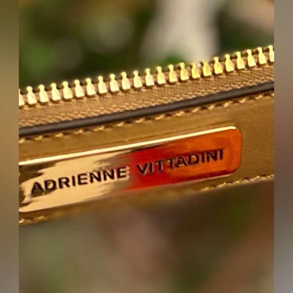 ADRIENNE VITTADINI Tan Tote Bag with MAKEUP POUCH Modern Design - Picture 3 of 15